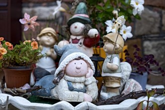 Decoration in a front garden, ceramic figures, garden gnomes, flowers, old town, Ortenberg,