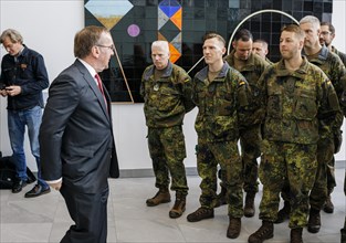 Federal Minister of Defence Boris Pistorius, SPD, bids farewell to the 20 or so soldiers of the