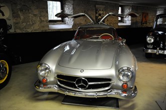 Deutsches Automuseum Langenburg, Front view of a silver Mercedes-Benz classic car with open