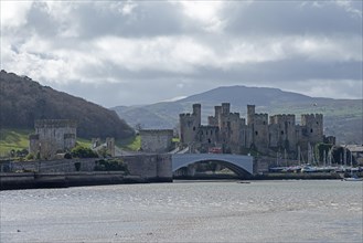 Castle, bridge, double-decker bus, River Conwy, Conwy, Wales, Great Britain