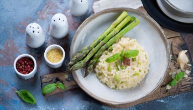 Risotto with asparagus arranged in a plate, surrounded by spices, risotto with green asparagus, KI
