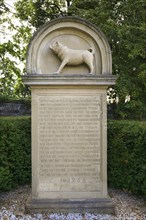 Monument to Carl Alexander's faithful pug, stone figure, stone slab with inscription, Winnental