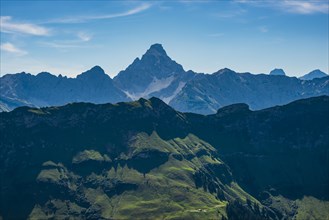 Koblat high trail on the Nebelhorn, behind it the Hochvogel, 2592m, Allgaeu Alps, Allgaeu, Bavaria,