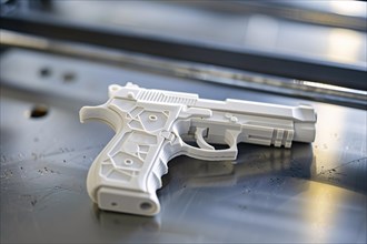 White gun printed in 3D printer. KI generiert, generiert, AI generated