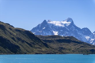 Lago Pehoe, behind it the Andes, Torres del Paine National Park, Parque Nacional Torres del Paine,