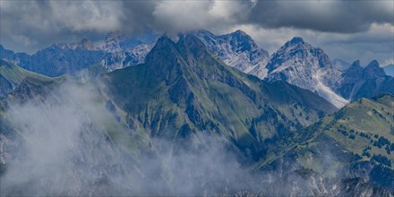 Mountain panorama from Fellhorn, 2038m, to Hoefats, 2259m, Allgaeu Alps, Allgaeu, Bavaria, Germany,