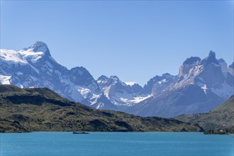 Lago Pehoe, behind it the Andes, Torres del Paine National Park, Parque Nacional Torres del Paine,
