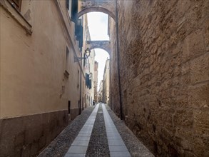 Narrow alley in the old town centre, Alghero, Sardinia, Italy, Europe