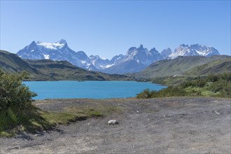Lago Pehoe, mountain range of the Andes, Torres del Paine National Park, Parque Nacional Torres del