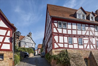 Old half-timbered houses on a narrow steep lane, Steingasse, old town, Ortenberg, Vogelsberg,