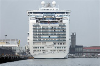 RUBY PRINCESS, a large cruise ship built in 2010, 290m, 3100 passengers, in the harbour on a foggy