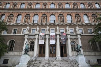 Main facade of the Academy of Fine Arts, Italian Renaissance, opened in 1877, Vienna, Austria,