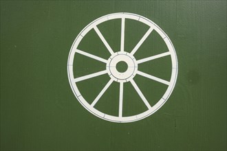 Wheel symbol, historic Zum Rad inn, building from the 16th century in the old town centre of Wangen