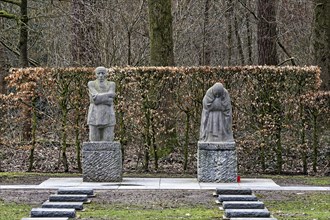 Figure group Mourning Parents by Kaethe Kollwitz, Vladslo military cemetery, Belgium, Europe