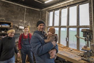 Family reunion in the workshop, father, daughter, son and grandson, Mecklenburg-Vorpommern,