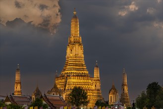 Sunset at Wat Arun, Temple of Dawn, Bangkok, Thailand, Asia