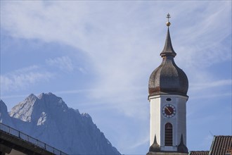 St Martin's parish church, Wetterstein mountains with Zugspitze massif, Garmisch district,