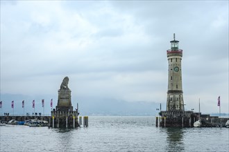 Harbour entrance with the Bavarian Lion and the lighthouse, Lindau (Lake Constance), Bavaria,