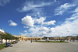 Court of Honour with fountain and main entrance, Schoenbrunn Palace, Schoenbrunn, Vienna, Austria,