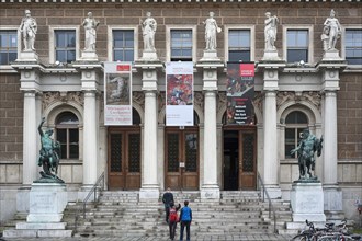 Entrance portal of the Academy of Fine Arts, Italian Renaissance, opened in 1877, Vienna, Austria,
