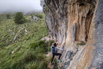 Walkers ascending Coll Ciuro, Mortix, Escorca, Mallorca, Balearic Islands, Spain, Europe