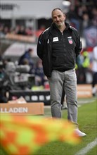Coach Frank Schmidt 1. FC Heidenheim 1846 FCH on the sidelines sees flag flag offside, Voith-Arena,