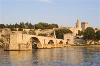 Pont Saint Benezet bridge, Palais des Papes and Notre-Dame des Doms cathedral, Avignon, Vaucluse,