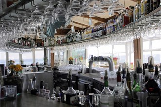 List, harbour, Sylt, North Frisian island, A richly stocked bar with a multitude of bottles and