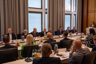 Visit by Federal Chancellor Olaf Scholz to Dueren Town Hall, The Federal Government will continue