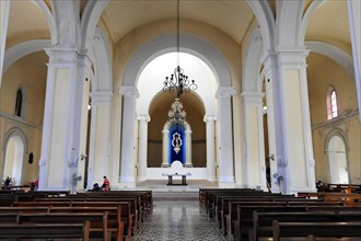 Cathedral Nuestra Senora de la Asuncion, Old Town, Granada, Nicaragua, A row of pews leads to the