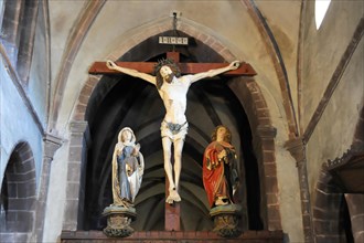 Kaysersberg, Alsace Wine Route, Alsace, Departement Haut-Rhin, France, Europe, Crucifix between two