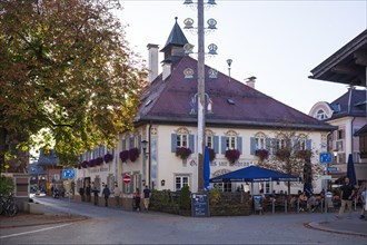 Altes Gasthaus zur Schranne with maypole, Garmisch district, Garmisch-Partenkirchen, Werdenfelser