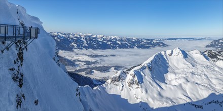 View from the Nordwandsteig on the Nebelhorn summit (2224m) to the Entschenkopf (2043m),