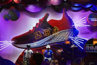 Evening stroll through Shanghai to the sights, Shanghai, Large advertising sign for sneakers with