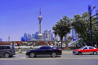 Stroll through Shanghai to the sights, Shanghai, China, Asia, Urban traffic against the backdrop of