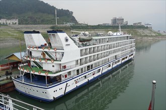 Cruise ship on the Yangtze River, Yichang, Hubei Province, China, Asia, A cruise ship at a dock