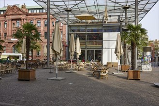 Outdoor area of a catering establishment on the Domshof in Bremen, Hanseatic city, federal state of