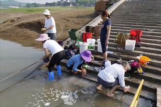Women washing clothes in the Yangtze River, Yichang, Hubel Province, China, Several woman washing