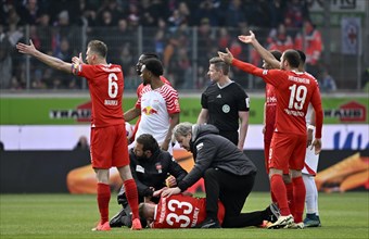 Lennard Maloney 1. FC Heidenheim 1846 FCH (33) injured on the ground, injury, players call
