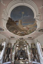 Ceiling fresco with chancel, in front of it the holy grave, behind it the historic Lenten cloth, St