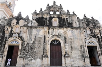 Church Iglesia de Guadalupe, built 1624 -1626, Granada, Nicaragua, Weathered church facade with