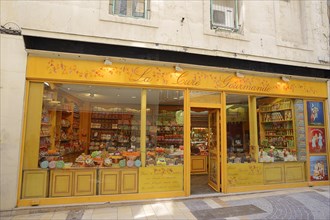 Confectionery shop 'La Cure Gourmande', entrance and shop window, Avignon, Vaucluse,