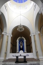 Cathedral Nuestra Senora de la Asuncion, Old Town, Granada, Nicaragua, View of the altar of a