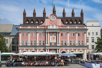 Colourful market scene on the Neuer Markt in front of the historic town hall in the old town of
