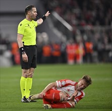 Referee Referee Danny Makkelie (NED) gesture gesture, Joshua Kimmich FC Bayern Munich FCB (06)