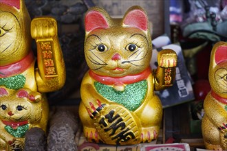 Chongqing, Chongqing Province, souvenirs, stall, on the Yangtze, golden Maneki-neko figures,