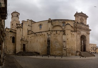 View of the Cathedral di San Nicola (Duomo) on the Piazza Duomo in Sassari, Sassari, Sardinia,