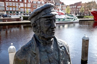 Individual portrait from the group of figures, sculptures Delftspucker am Ratsdelft, art in public