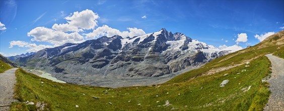 View from Gamsgrubenweg at Franz Joseph Hoehe into the mountains (Grossglockner) with Pasterze on a