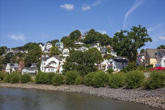 Suellberg with Elbufer with villas and residential buildings, Blankenese district, Hamburg,
